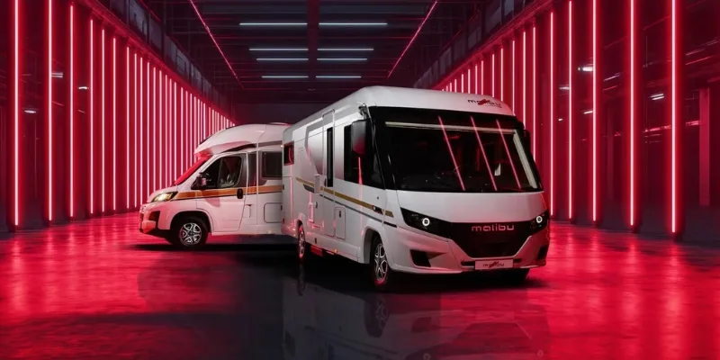 Zwei Malibu Wohnmobile in einer futuristischen Umgebung mit roten Lichtern und reflektierendem Boden.