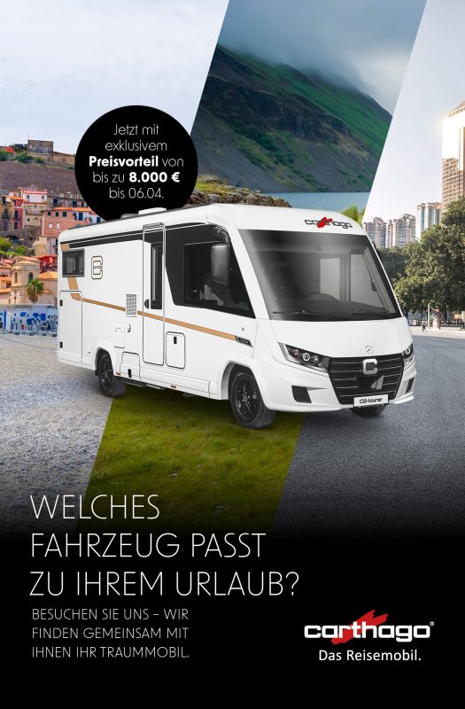 Carthago Reisemobil im Header der Frühjahrskampagne, weißes Wohnmobil vor farblich unterschiedlichen Hintergründen mit grünem Gras, urbaner Skyline und Berglandschaft